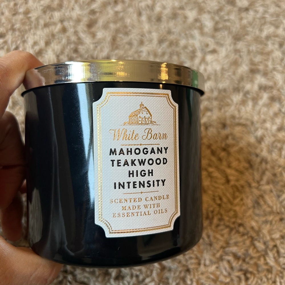 White Barn - Mahogany Teakwood High Intensity Candle